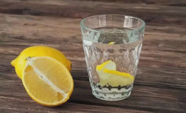 基础款衣服秒变时髦小窍门,学会这几招衣服每天都像新的一样