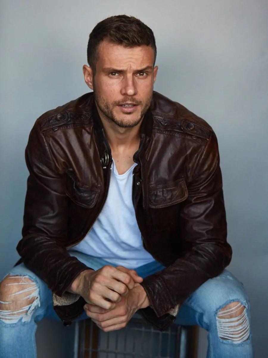 35岁的他登上中国版《时尚先生》封面，长得确实很帅