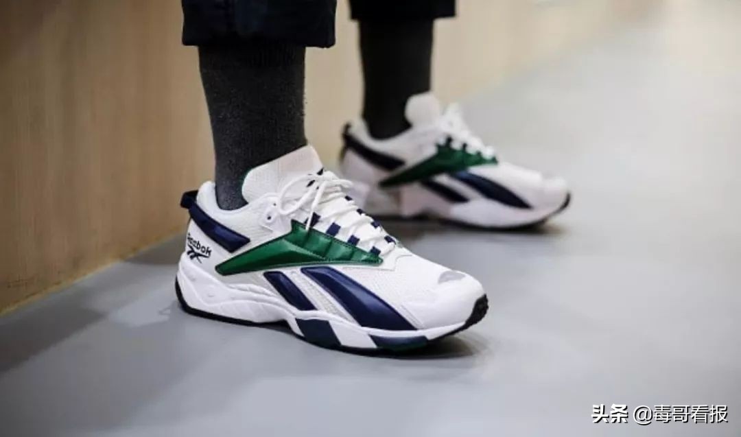 reebok什么意思啊,为什么reebok两个标志