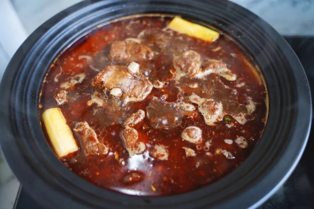 香辣排骨火锅直接放火锅底料,麻辣鲜香排骨火锅