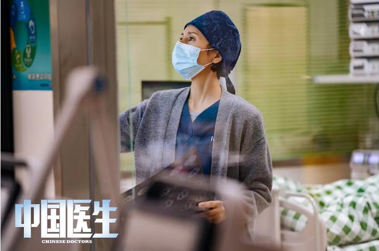 走红毯保守、不参加综艺，格格不入的袁泉，为何还这么受欢迎？