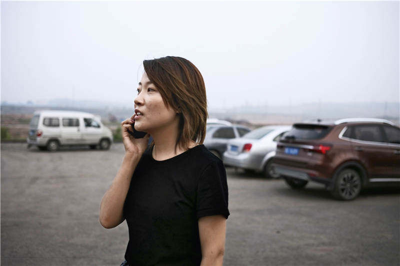 从煤炭价格“*轨双**制”结束后的一夜暴富，到“煤改”后的变故，山西煤运货车司机见证了足够戏剧性的一幕幕