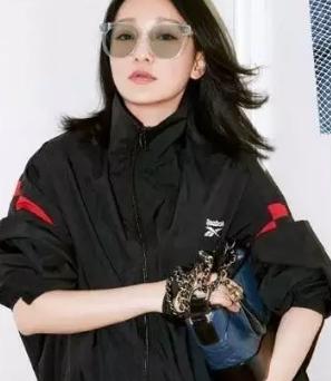 香奈儿流浪包正品是什么皮,香奈儿流浪包值不值得购买