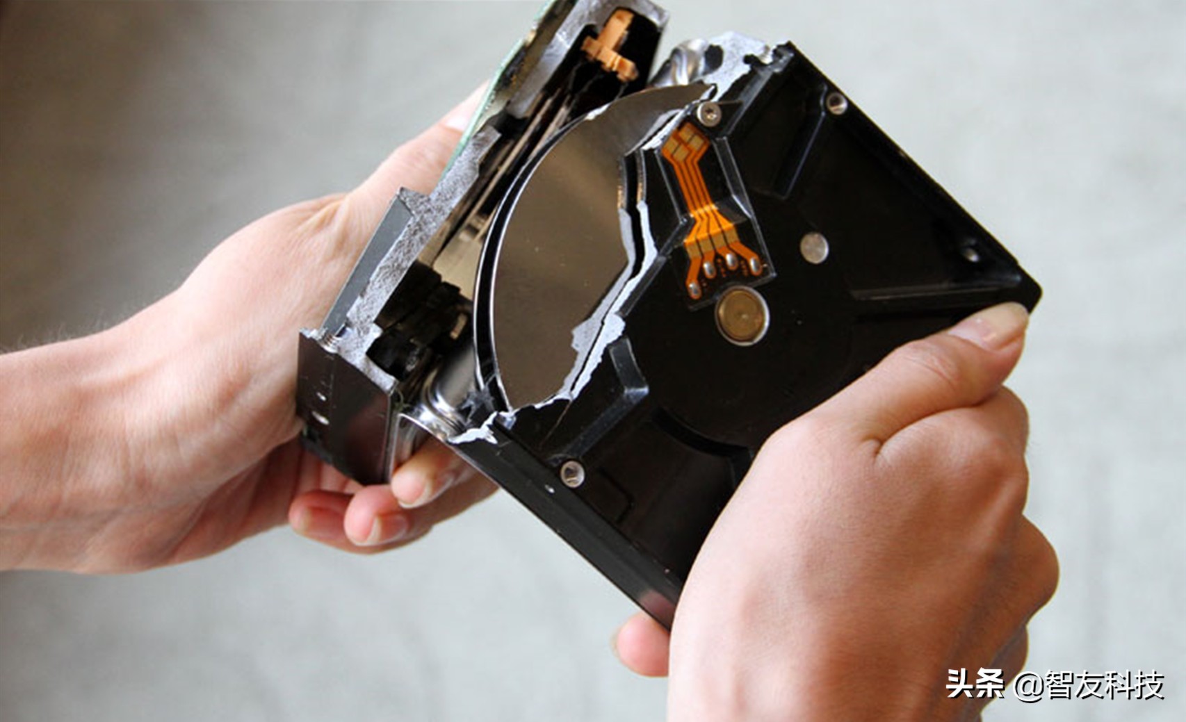 西数移动硬盘是垂直式还是叠瓦式,如何分辨垂直硬盘和叠瓦硬盘