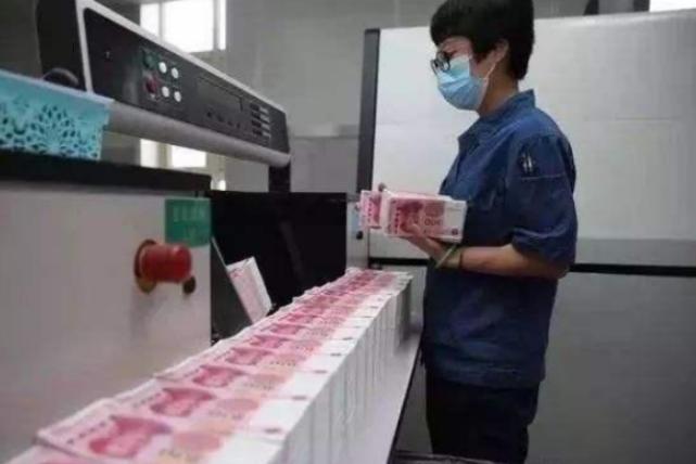 印钞工人月薪才3000元,为什么很少人辞职?内部员工:谁走谁傻
