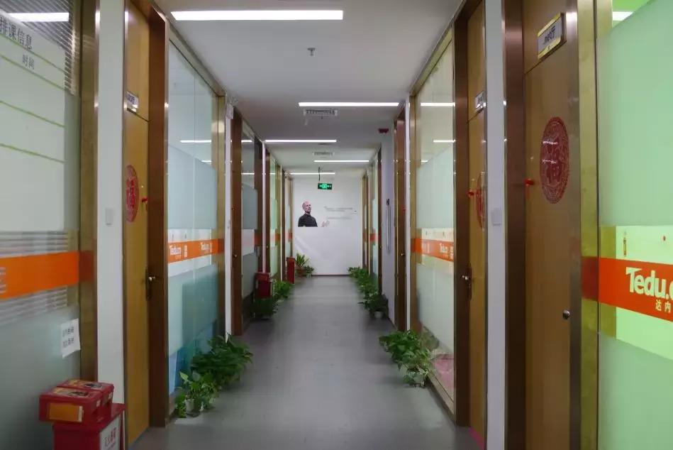 玩乐高、学编程、做实验，东莞值得考虑的创客机构都在这里