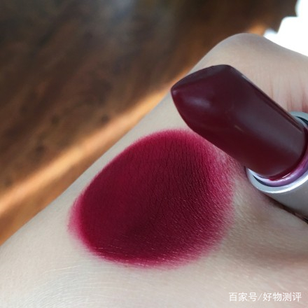 秋冬必备?让人不得不爱的气质姨妈色口红!