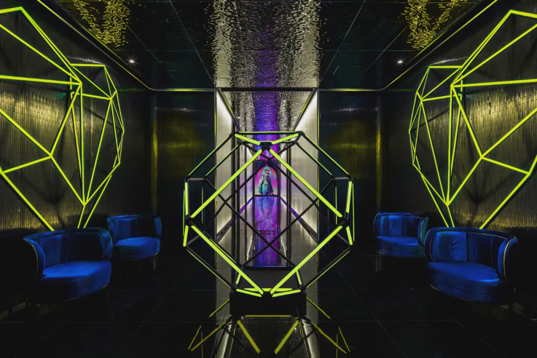 眉间有银河眼中有星辰什么意思,眉间是银河眼中有星辰什么意思