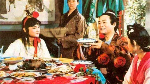 薛蟠出门经商宝钗让谁住进大观园,薛蟠给林黛玉配药是真的吗