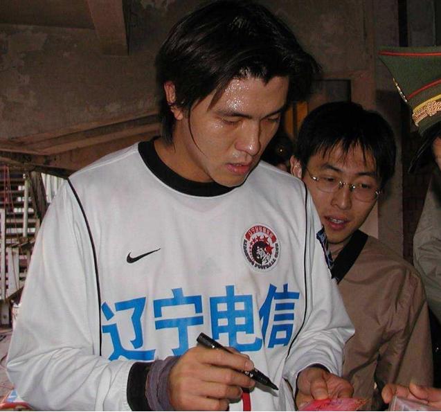 前国足球员李明之子李嗣镕,李嗣镕和李明