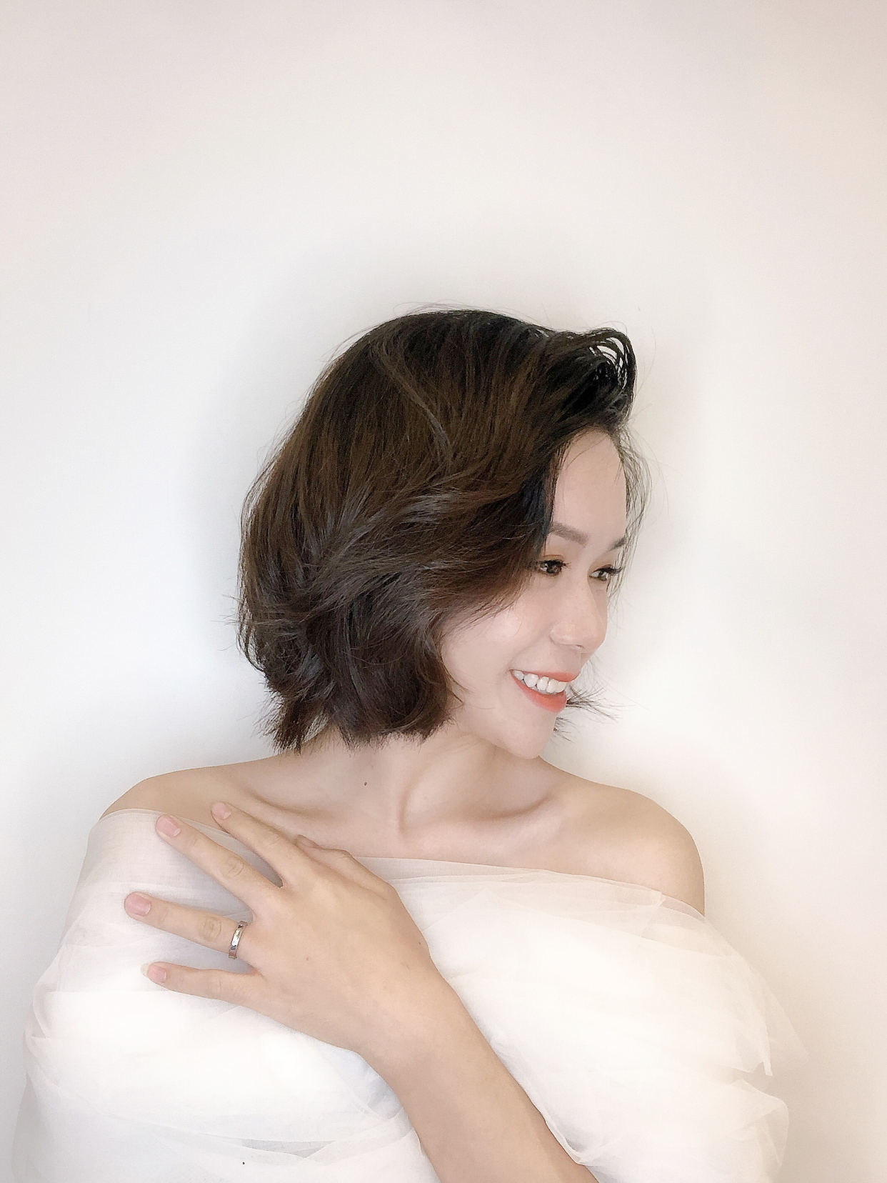 短发新娘盘头发的视频教程,新娘短发红色礼服造型视频