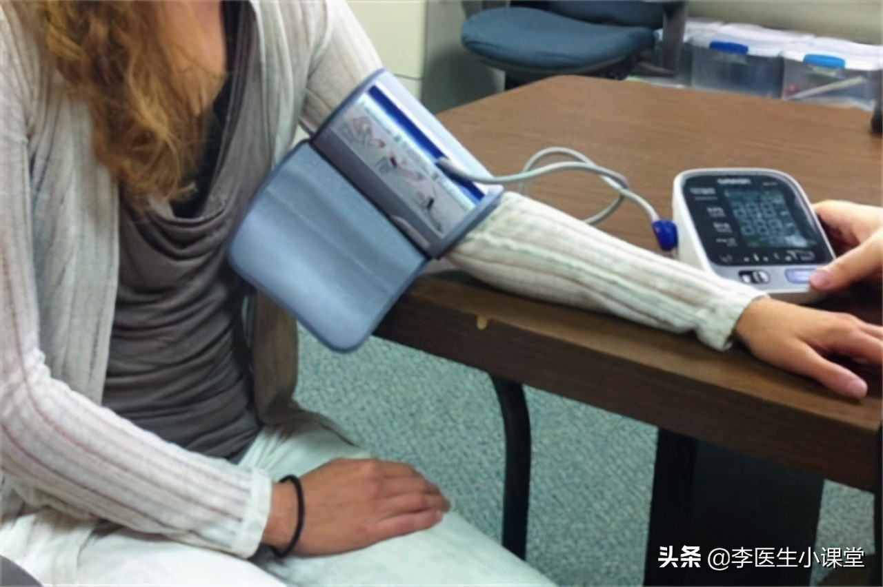 电子血压计为何血压越测越低,为什么用电子血压计越测越低