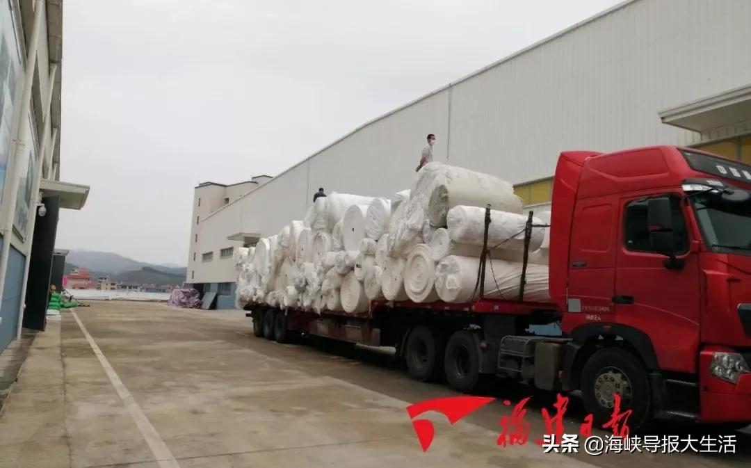 数千企业紧急转产生产口罩防护服,企业转型生产口罩防护服