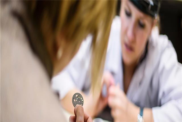 手表掉地后表针停走联系售后热线