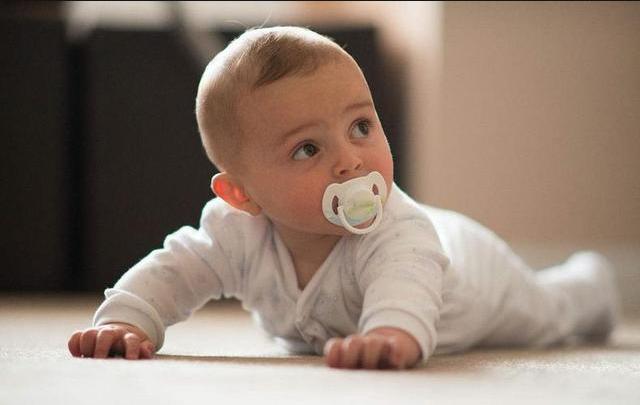 怎么正确给宝宝做翻身练习,宝宝怎么练习翻身的正确姿势