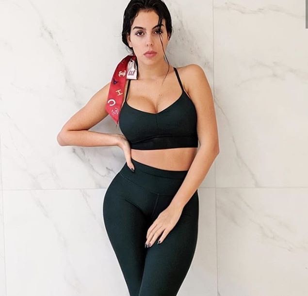 c罗和乔治娜热恋白礼服,c罗女友乔治娜穿三分裤欧美身材