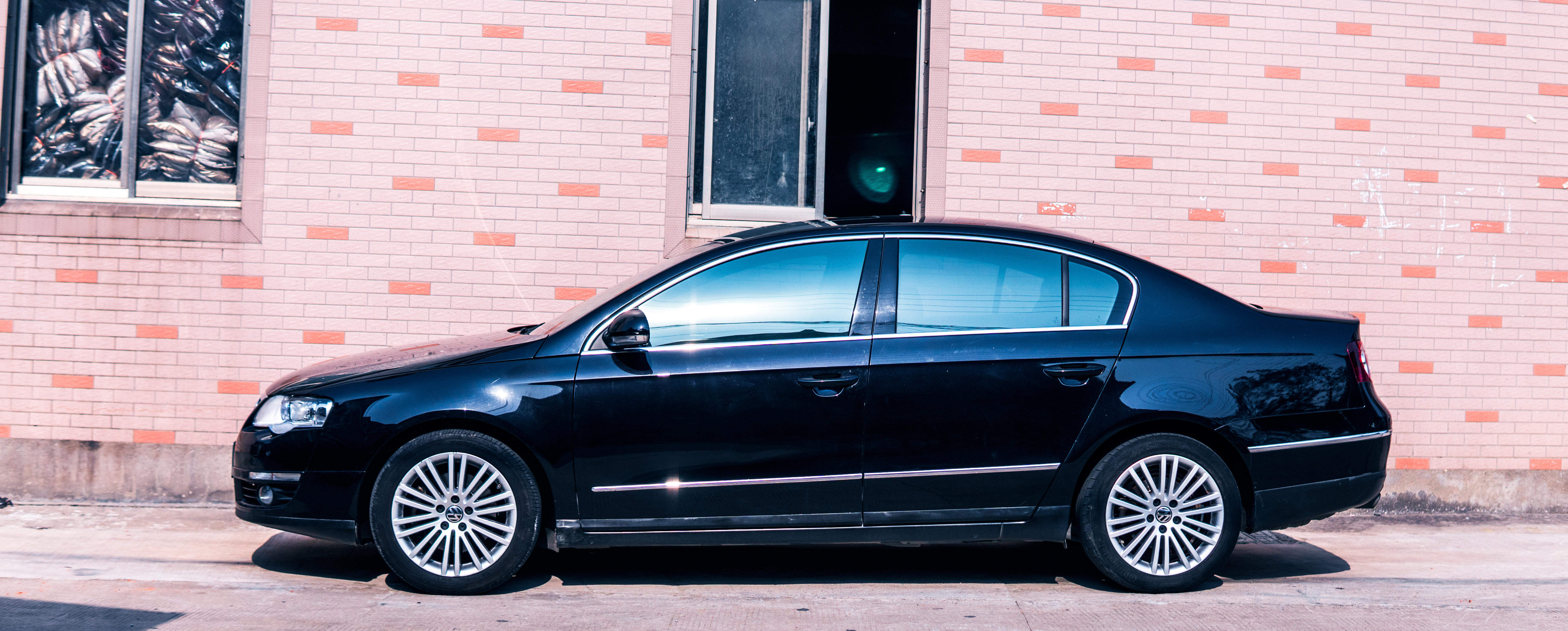 开着曾经的最美大众探寻废弃城堡，如今B6迈腾还值得购买吗？