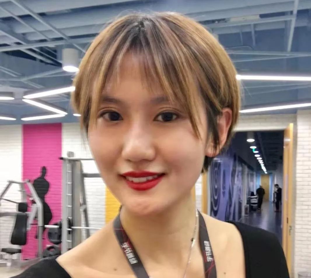 自己染头发推荐泡泡染发剂吗,爱折腾头发的女生