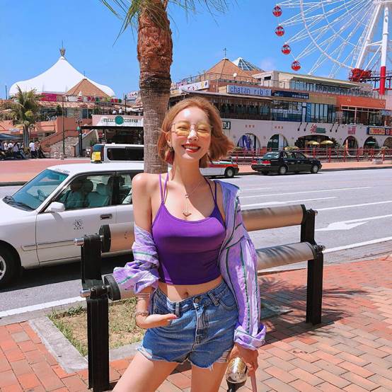 vivamoon韩国穿搭博主小西装,鬼马精灵彩虹眼妆