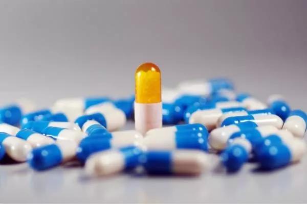 用于治疗各种原因引起的干咳的药,引起干咳的药物的副作用有哪些