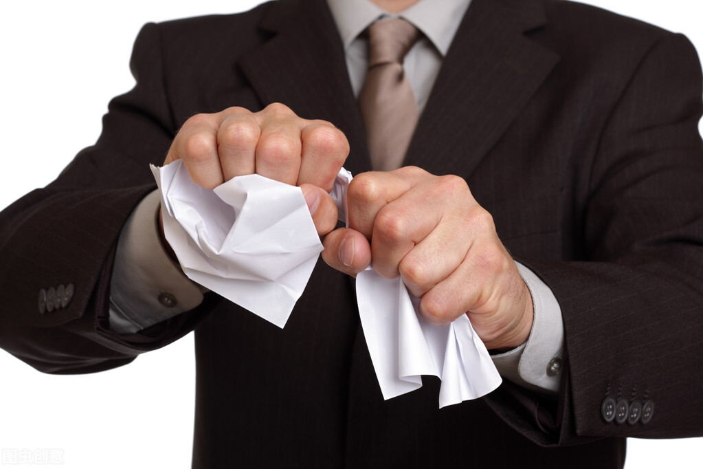 公司让把辞职报告交上来算辞职吗,员工交了辞职报告15天能走人吗