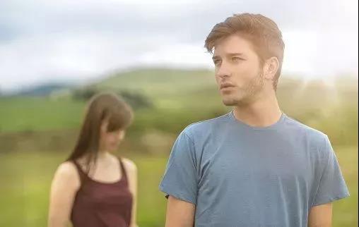 有时候钱能解决的问题不需要真心,有时候真的希望自己能够物质一点