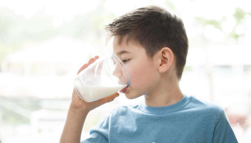 为啥现在的孩子动不动就一米八以上?医生告诉你:有这3个原因