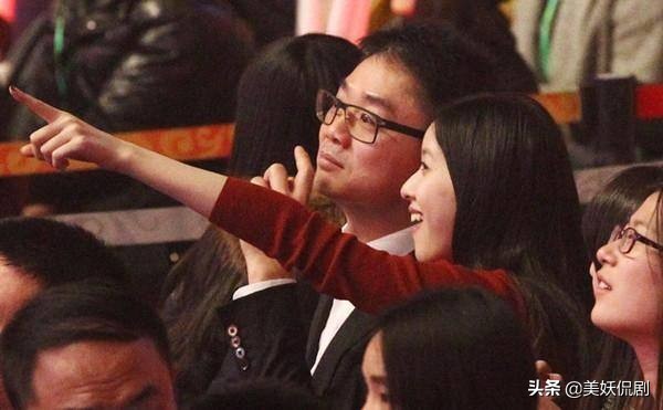 奶茶妹妹与刘强东何时开始恋爱,奶茶妹妹和刘强东亲密