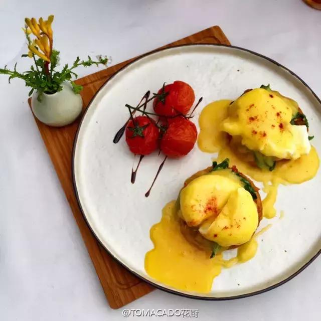 她在北京开了一家可以吃的花店，受众人追捧，还引来了李健