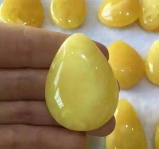 蜜蜡手串真的能戴吗,这样的文玩串子你还敢玩么