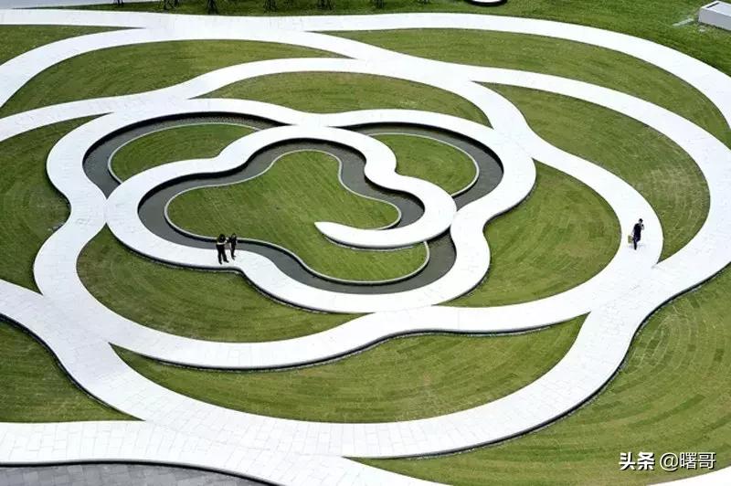 世界上的路本来很平凡，自从遇上设计师，此路非彼路