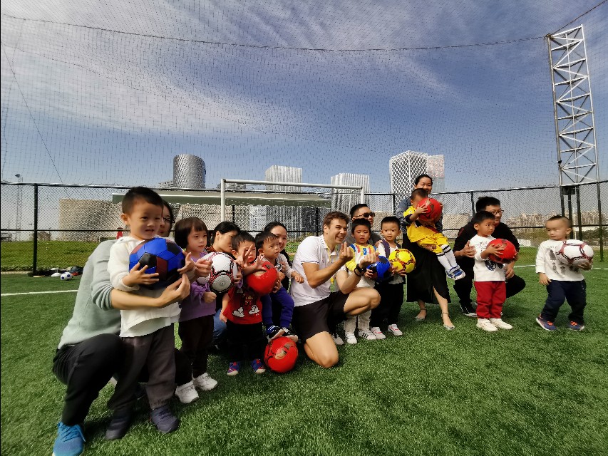 足球运动对少年儿童成长的好处,足球运动对幼儿身心发展的益处