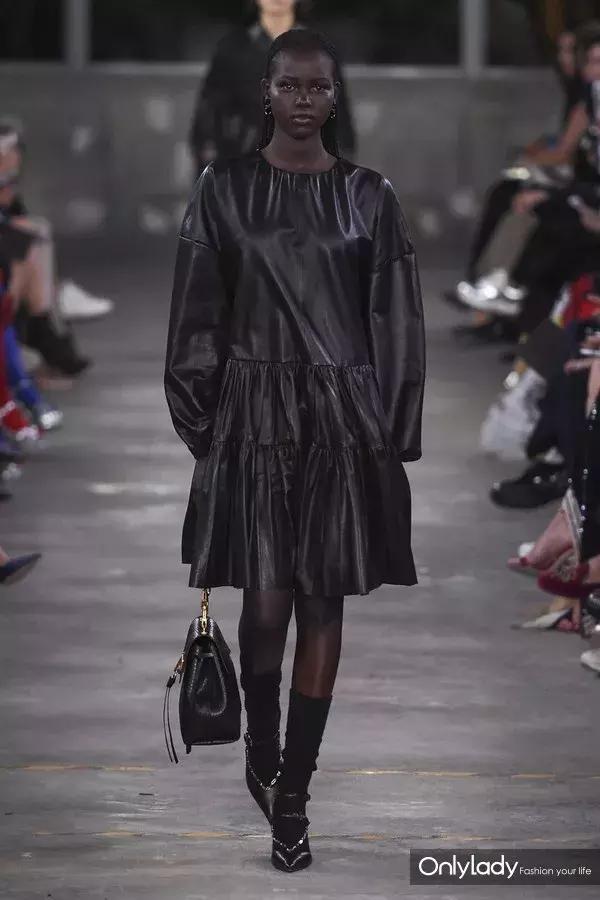 张艺兴valentino东京神图,张艺兴valentino秀场表演