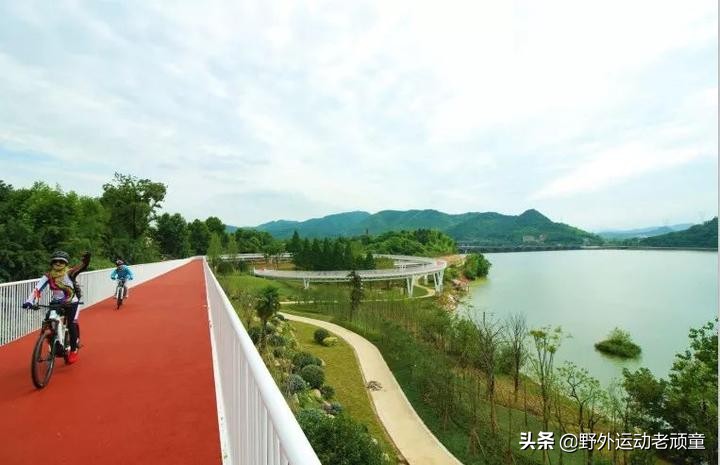 杭州临安区青山湖别墅,临安区青山湖游步道