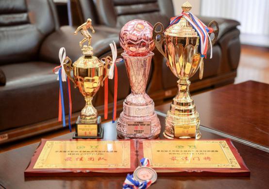 最新的青少年足球特色学校,花果园第一小学足球校队