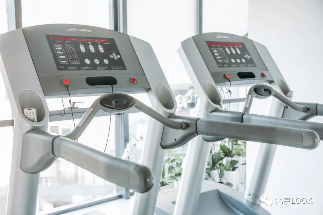 soho极简小办公室,soho北京总部设计