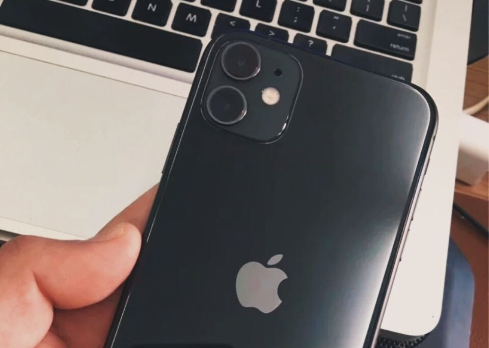 现在买iphone的人,买iphone必须知道的三件事