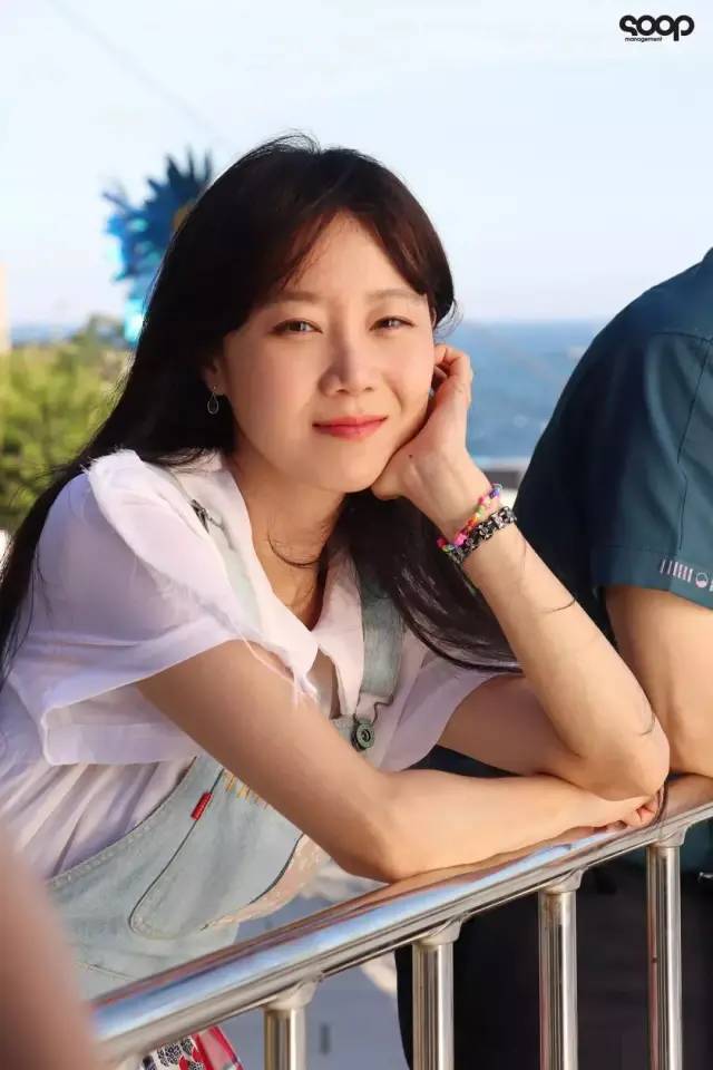 谭松韵是塌鼻子吗,谭松韵鼻子塌吗