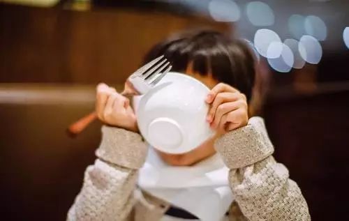 怎样辨别儿童牛奶是不是原装的,千万不要给宝宝喝的十大假牛奶