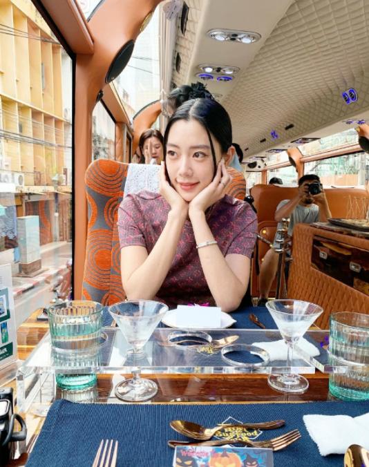 柳岩穿蓝色纱裙亮相海边,柳岩夏季海边