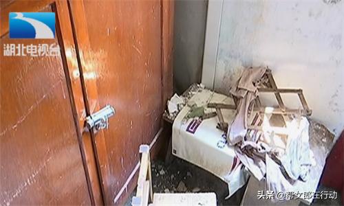 一场狂风掀掉了房顶,一场大风吹倒一棵大树压坏居民房