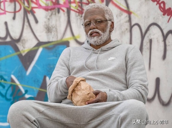 球星扮老人踢球全集,球星扮老人踢球