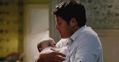 哄睡一直哄一直哭,哄睡的最高境界与娃一起睡着