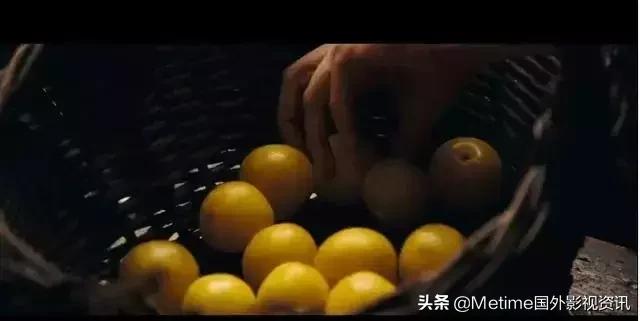 这是一部有味道的电影,资本主义的肮脏恶臭却开出了纯粹的爱之花