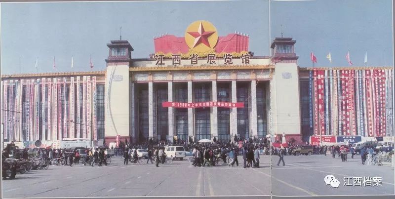 带着时代烙印的老照片，和你穿越到不同年代的八一广场