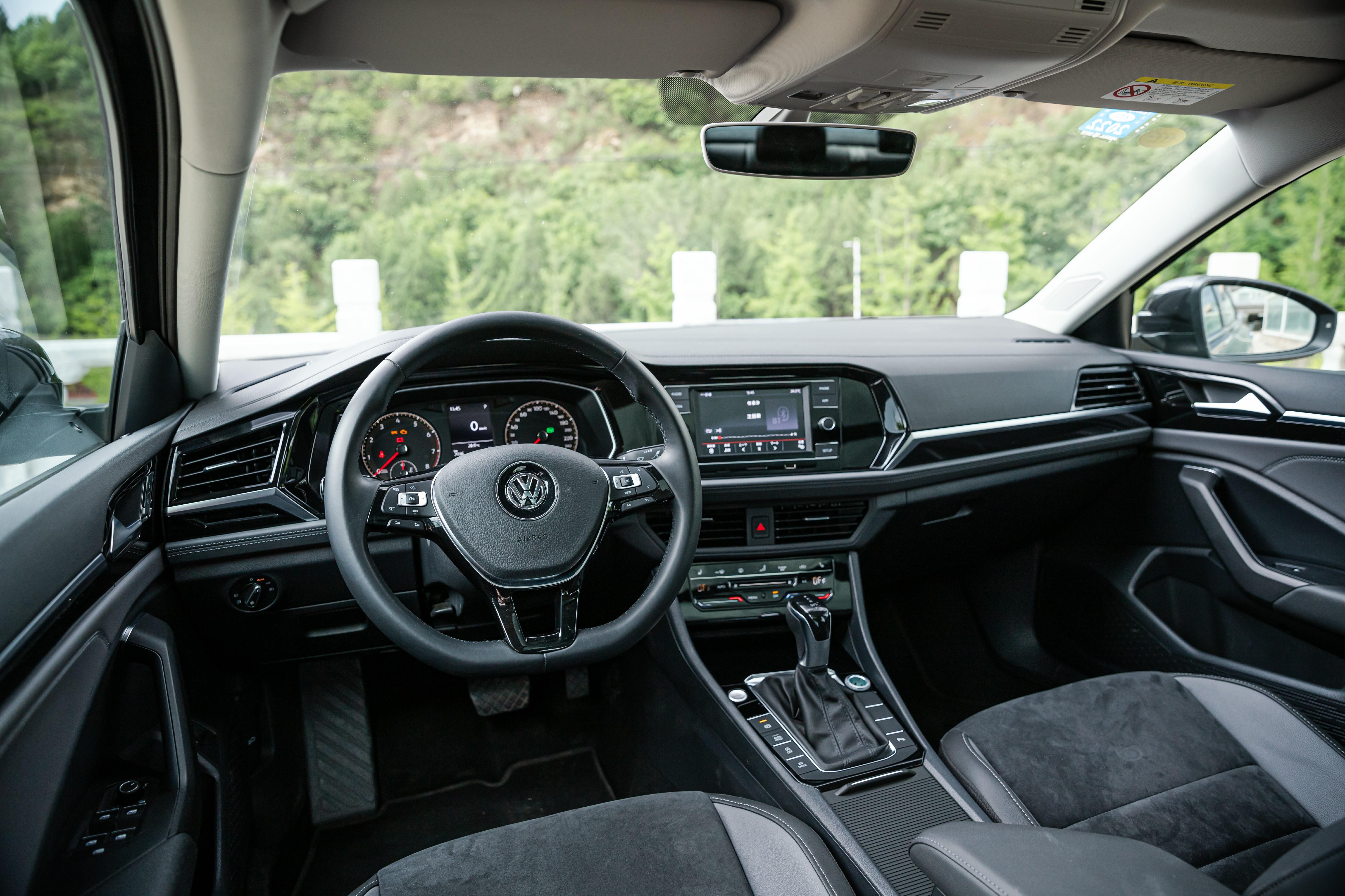 斯柯达明锐1.6和速腾发动机一样吗,斯柯达新明锐和速腾对比