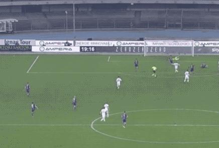 c罗踢飞草皮,c罗100秒凌空踢板纪录