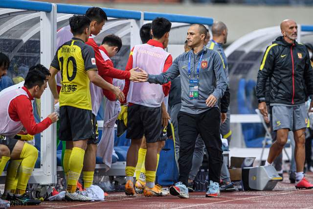 广州队和卡纳瓦罗重签,广州队队史最艰难的赛季