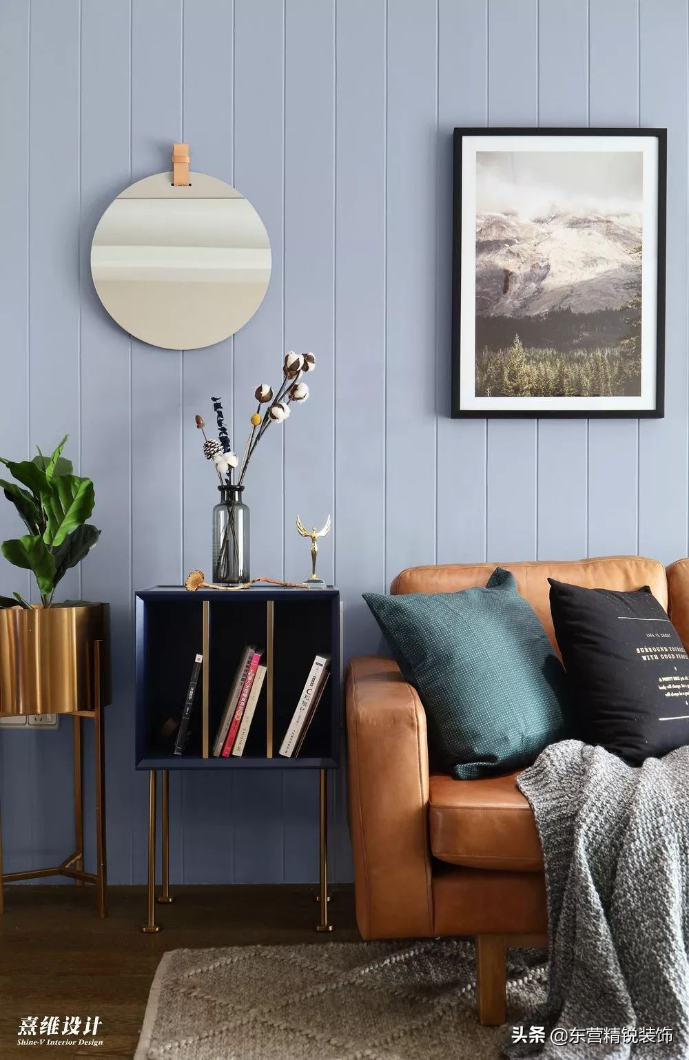 主卧背景墙护墙板装修效果图大全,100平方现代轻奢护墙板装修多少钱