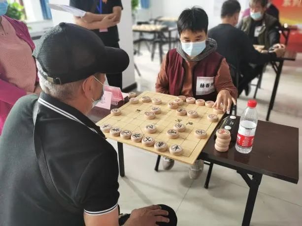 我区首届象棋比赛开赛,棋乐融融乐在棋中活动